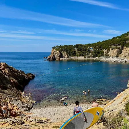 Au Calme, Calanque Des Figuieres *